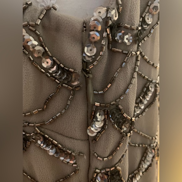 A 20’s vibe silver tone mini dress, with sequin and beads. Dropped back. - Picture 4 of 5